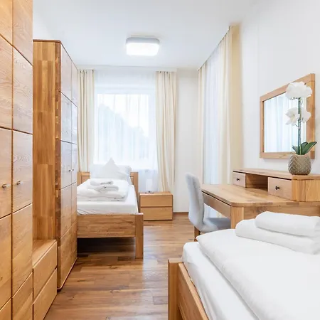 Rodinne S Loznicemi A Balkonem 아파트 브르흘라비