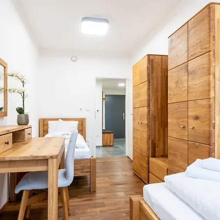 Rodinne S Loznicemi A Balkonem 아파트 *