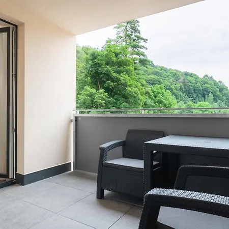 아파트 Rodinne S Loznicemi A Balkonem