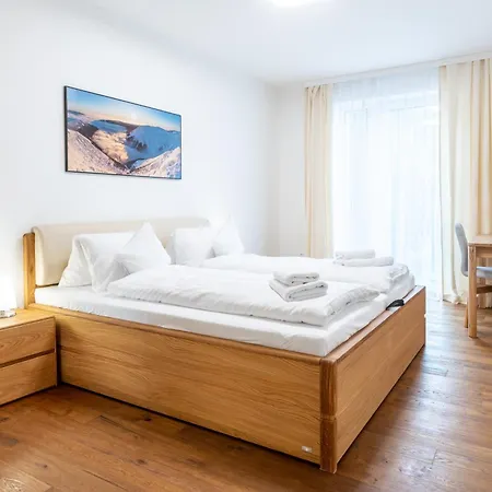 Rodinne S Loznicemi A Balkonem 아파트 브르흘라비