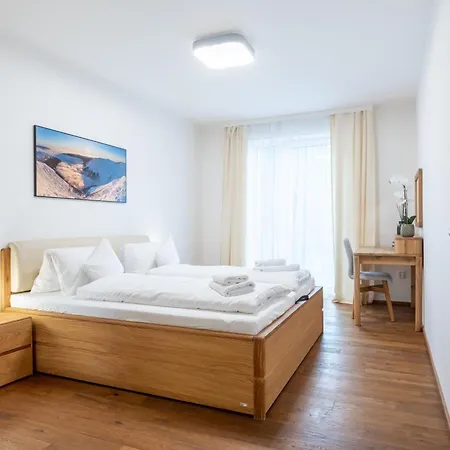 Rodinne S Loznicemi A Balkonem 아파트 *